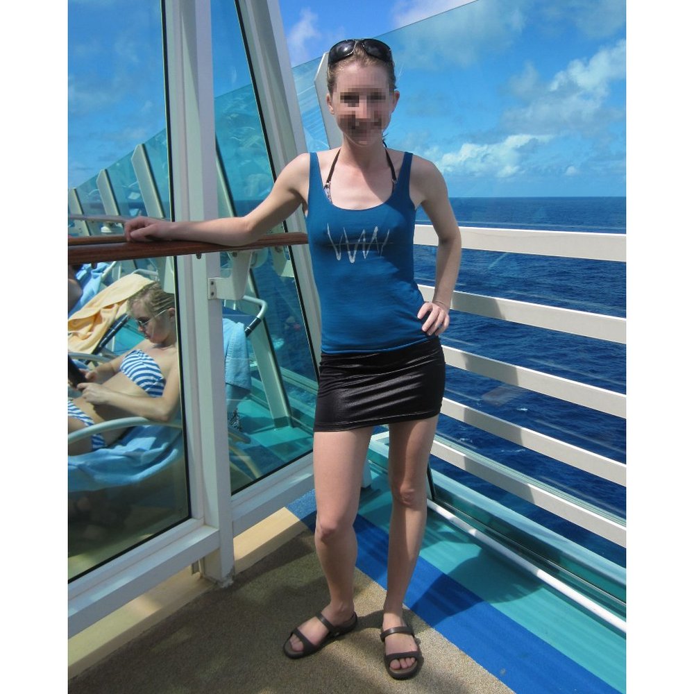 Shiny wetlook black spandex stretchy miniskirt
